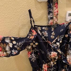 Shein dress. Never worn. Elastic waist with toe belt. Off shoulder.